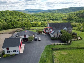 Exterior - "The Love Nest" - Stunning Views overlooking the Shenandoah in Wine Country (Markham)