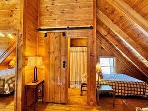Room - Treehouse Cabin w/ Hot Tub in Red River Gorge (Campton)