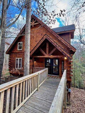 Exterior - Treehouse Cabin w/ Hot Tub in Red River Gorge (Campton)