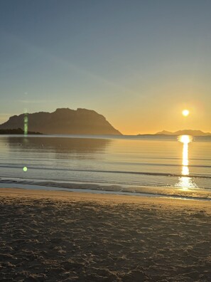 Beach nearby, sun-loungers - Villa Veronica Porto Istana (Porto Istana)
