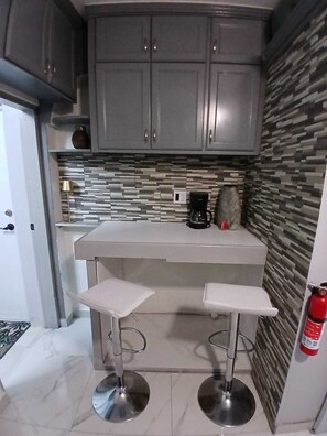 Interior - Cozy 1-bedroom Modern studio in Quiet Philipsburg Area with AC (Philipsburg)