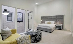 Room - Spacious 3-bedroom Home in Houston, close to Medical Center, NRG, and Downtown. (Houston)