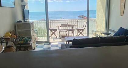 Duplex T2 premiĂšre ligne sur la plage avec parking Palavas/Carnon