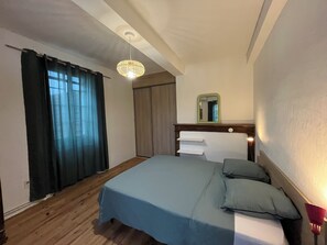 Room - Vrbo Property (Saint-Médard)