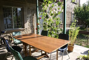 Khu ẩm thực ngoài trời