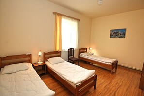 Triple Room, Hill View