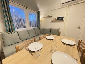 Dining - Mobile home 6/8 pers - Camping 4★ La Réserve Gastes, direct access lake & pool (Gastes)