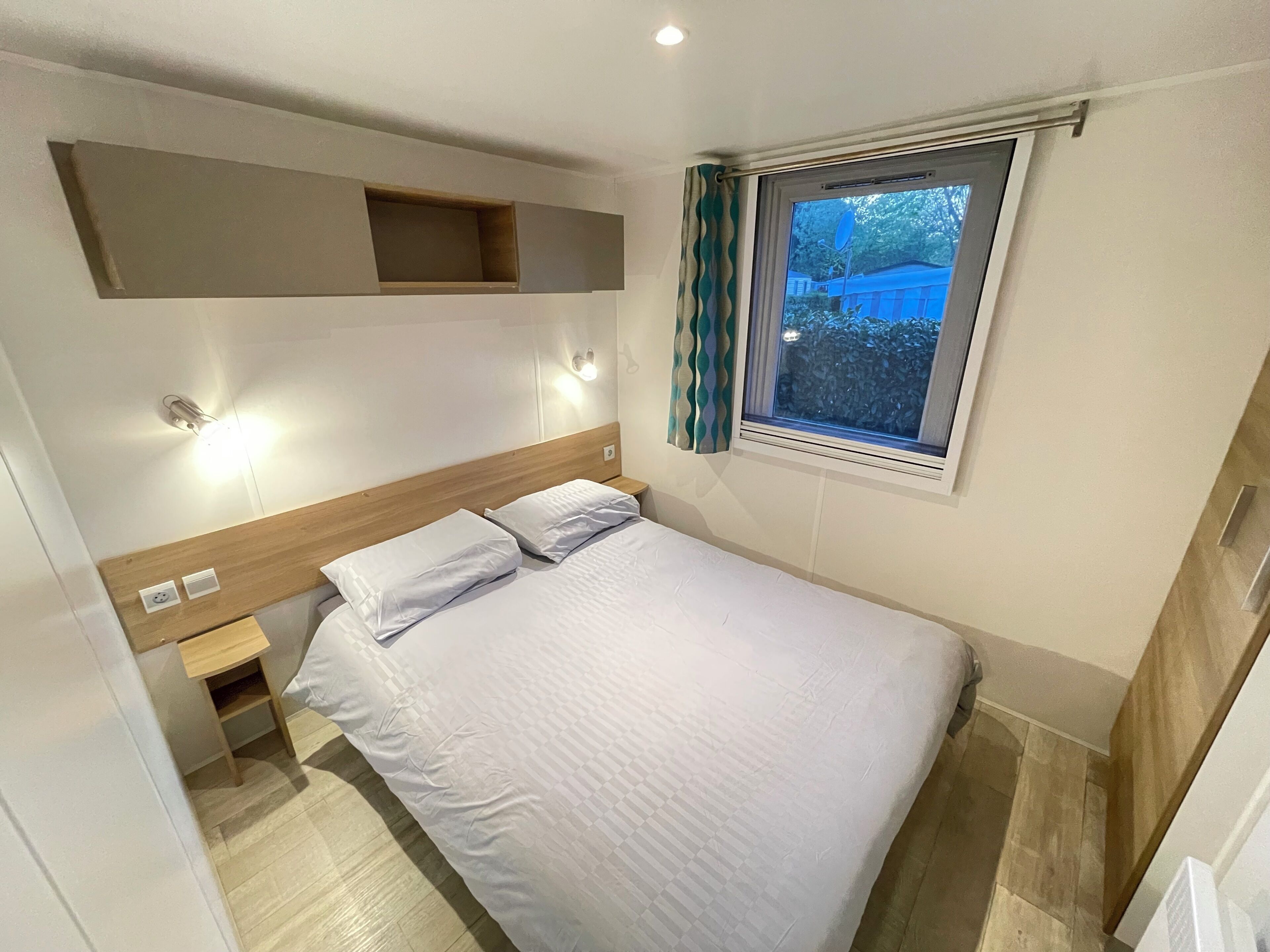 3 bedrooms, bed sheets