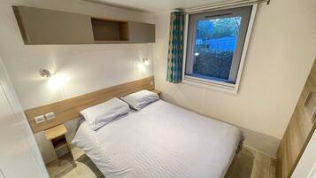 3 bedrooms, bed sheets