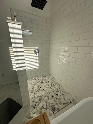 Dusche, Handtücher, Toilettenpapier