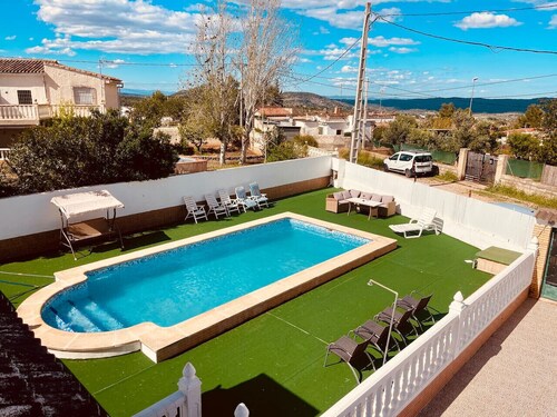 Villa Amparín - BBQ - POOL