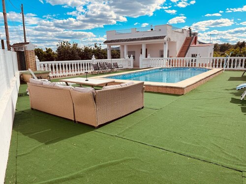 Villa Amparín - BBQ - POOL