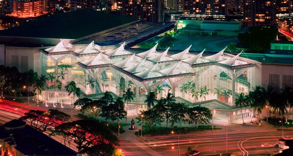 A modern building with a glass facade and a unique geometric roof structure. - Free Parking in the Building, King & Queen Bed, Full Kitchen, Beautiful Views (Honolulu)