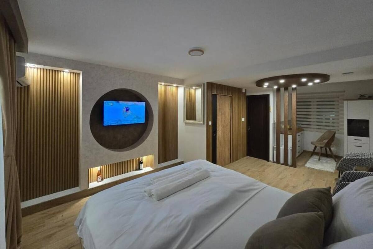 Deluxe Double Room, Balcony, City View | In-room safe, blackout drapes, soundproofing, iron/ironing board