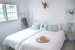 3 bedrooms, iron/ironing board, WiFi, bed sheets - Cottage in the middle of nature with city and sea views (Mijas)