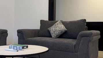 Apartment, 3 Bedrooms, Smoking, Balcony | Living room
