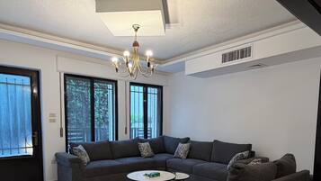 Apartamento, 3 habitaciones, fumadores, balcón | Sala de estar