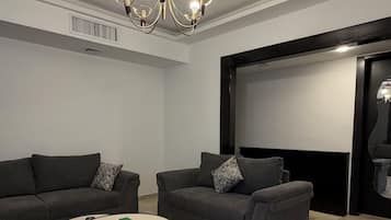 Apartment, 3 Bedrooms, Smoking, Balcony | Living room