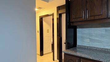 Apartemen, 3 kamar tidur, Boleh Merokok, balkon | Interior