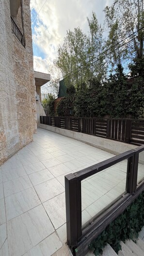 Property grounds - 3bedroom Apartment Private Intrance 011 (Amman)