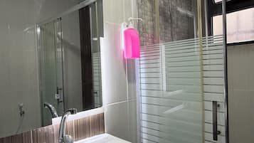Apartment, 3 Bedrooms, Smoking, Balcony | Bathroom