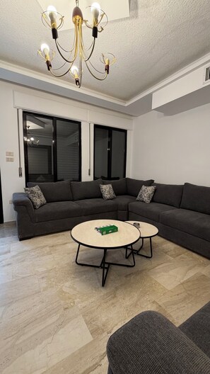 Căn hộ, 3 phòng ngủ, hút thuốc, ban công | Phòng khách