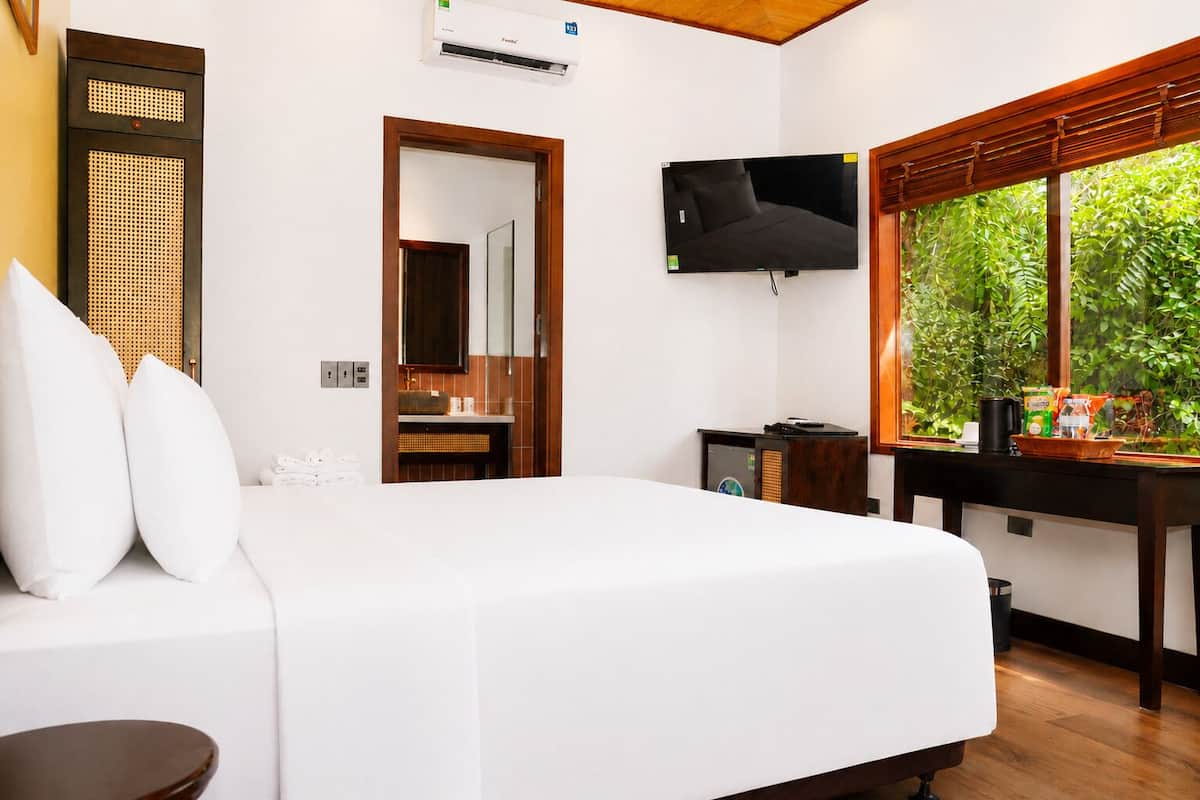 Minibar, wifi gratis y ropa de cama