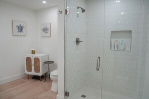 Shower, hair dryer, towels, soap - Stylish Naples Pool Home Near 5th Ave (Naples)