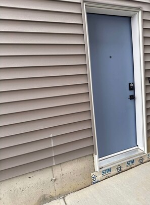 Exterior detail - Super-Classic 2 BRMs 1 BTH Basement Suite (Edmonton)