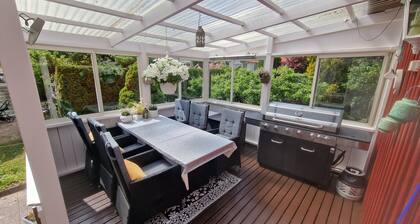 MODERN VILLA WITH LOVELY GARDEN NEAR T BANA AND STOCKHOLM CITY