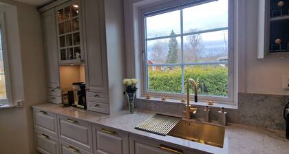 MODERN VILLA WITH LOVELY GARDEN NEAR T BANA AND STOCKHOLM CITY