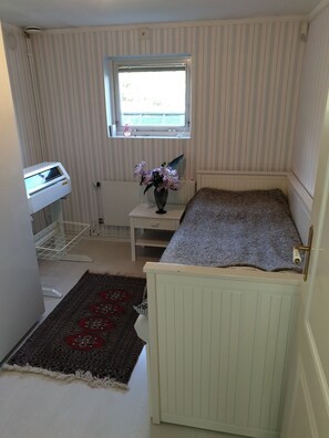 Room - MODERN VILLA WITH LOVELY GARDEN NEAR T BANA AND STOCKHOLM CITY (Stockholms)