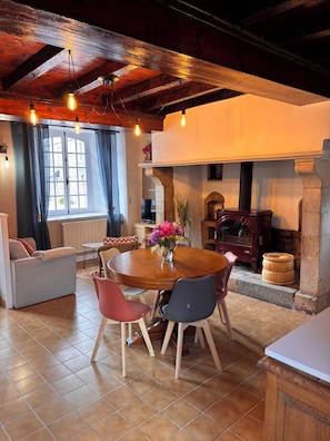 Dining - Recharge your batteries: cosy gîte in the heart of the Cotentin peninsula (L'Étang-Bertrand)