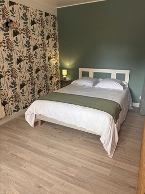 1 bedroom, travel crib, internet, bed sheets - Recharge your batteries: cosy gîte in the heart of the Cotentin peninsula (L'Étang-Bertrand)