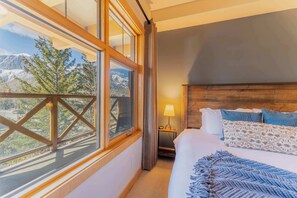 2 bedrooms, iron/ironing board, WiFi, bed sheets - Hygge House - downtown mountain view sanctuary (Canmore)