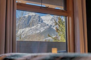Interior - Hygge House - downtown mountain view sanctuary (Canmore)