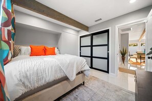 3 chambres, fer et planche à repasser, Wi-Fi, draps fournis