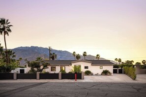 Exterior - Private Pool, Mountain Views and Modern Desert Home (Palm Springs)