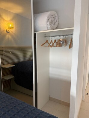 Iron/ironing board, WiFi - Miramar Beach T2 luxury Sea View (La Londe-les-Maures)