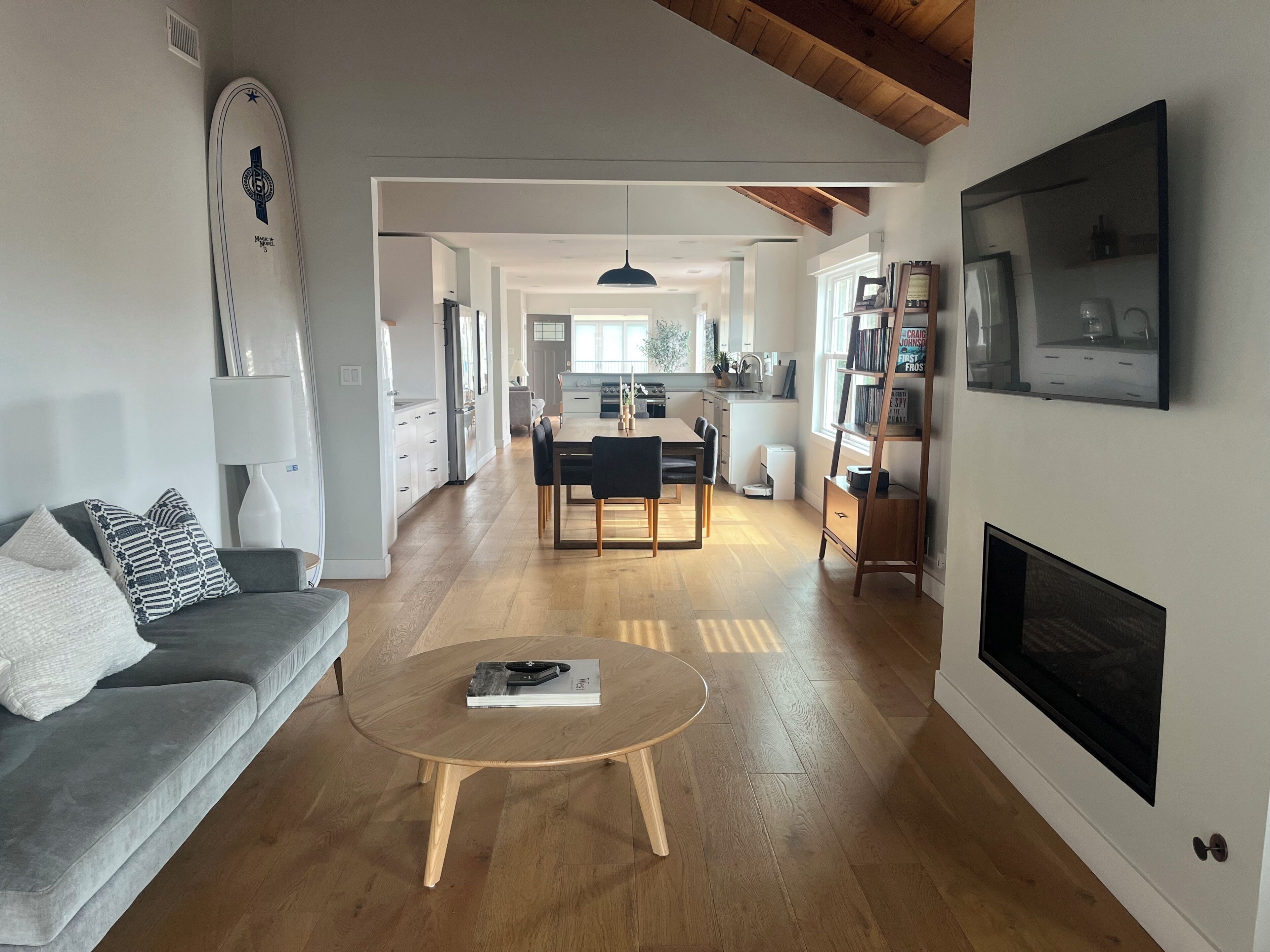 TV, fireplace