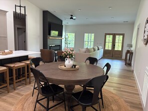 Dining - Lake Cumberland Retreat • 4 Beds - Ramp Access - Boat Parking - ATV trails (Nancy)