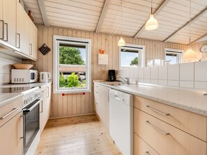 Fridge, microwave, dishwasher, cookware/dishes/utensils - "Hava" - 250m from the sea by Interhome (Ebeltoft)