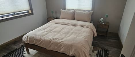3 bedrooms, iron/ironing board, WiFi, bed sheets