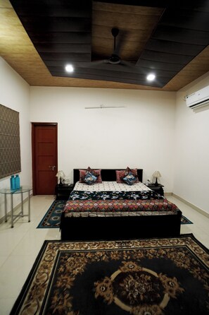 Room - Peaceful Stay in Dayal Bagh Near Prem Nagar Gate ,Ideal for Satsang Visitors (Agra)