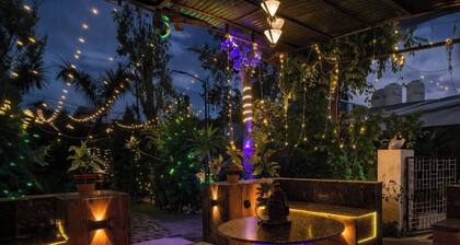 Peaceful Stay in Dayal Bagh Near Prem Nagar Gate ,Ideal for Satsang Visitors