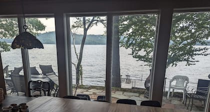 Spacious 4-bedroom house on enchanting Squam Lake - Sleeps 11