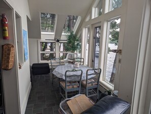 Dining - Spacious 4-bedroom house on enchanting Squam Lake - Sleeps 11 (Holderness)