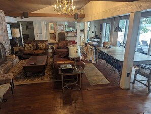 Living area - Spacious 4-bedroom house on enchanting Squam Lake - Sleeps 11 (Holderness)