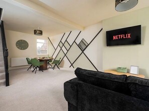 Living area - Luxury & Affordable newly renovated for long stays (North East Lincolnshire)