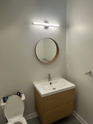 Towels, toilet paper - Industrial Tech Loft in Atlanta (Atlanta)